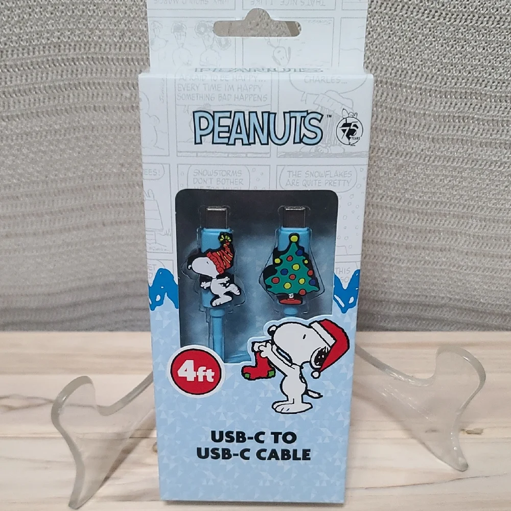 Peanuts Dual End USB-C Cable w Snoopy Holiday Design Christmas Cell Charger NWT